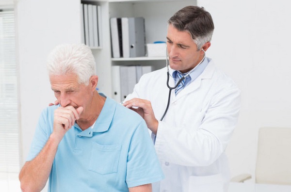 Người già dễ mắc bệnh viêm phổi