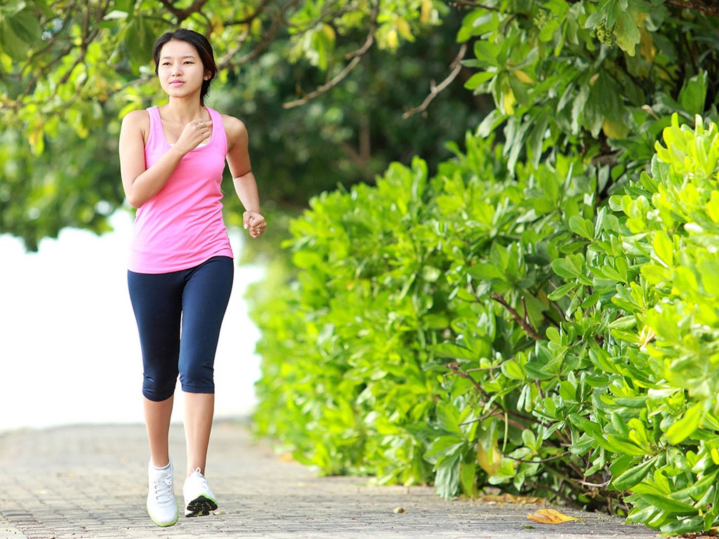 khi phụ nữ béo phì đi bộ trong 50-70 phút với 3 lần/tuần liên tục trong 12 tuần