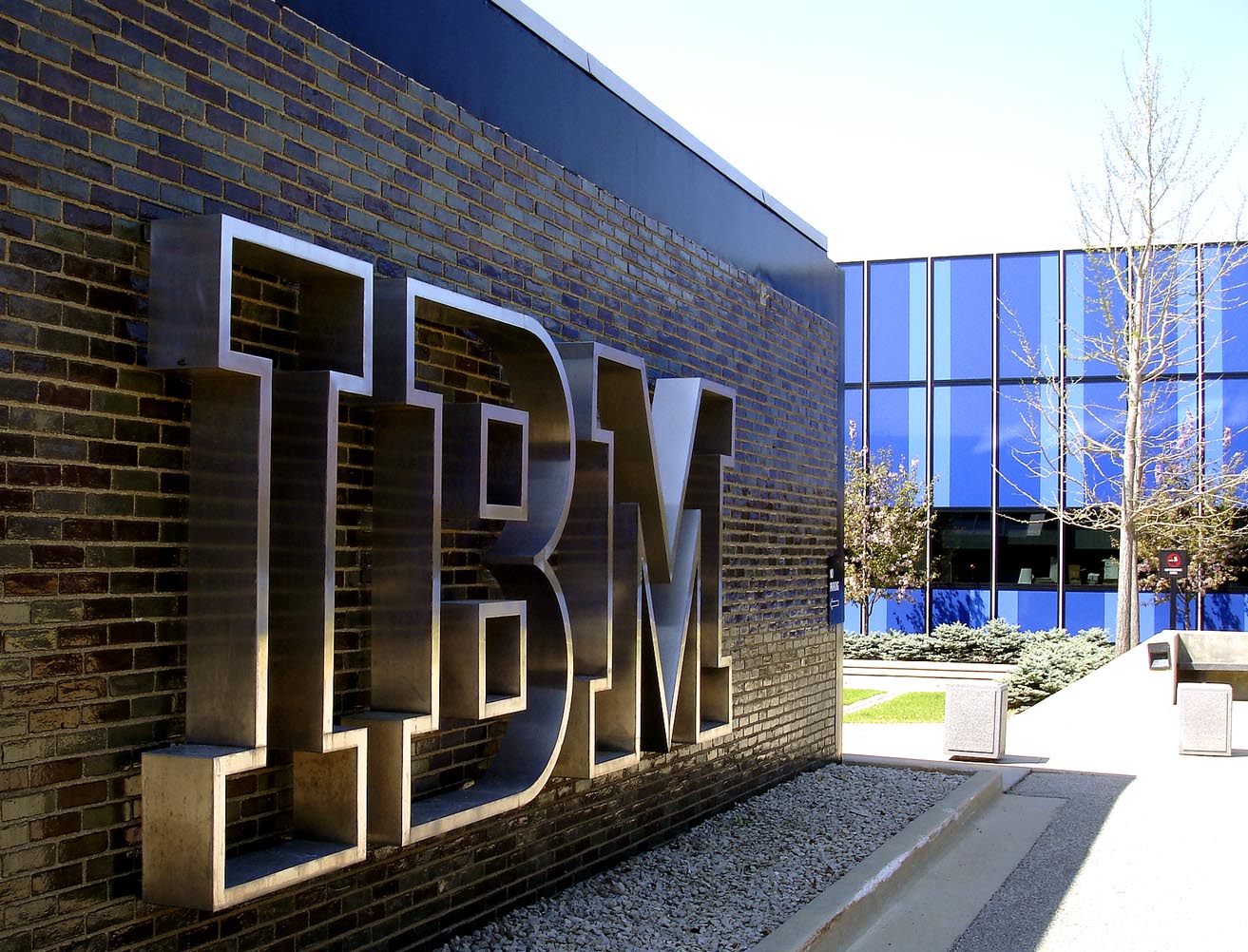 Đôi nét về IBM